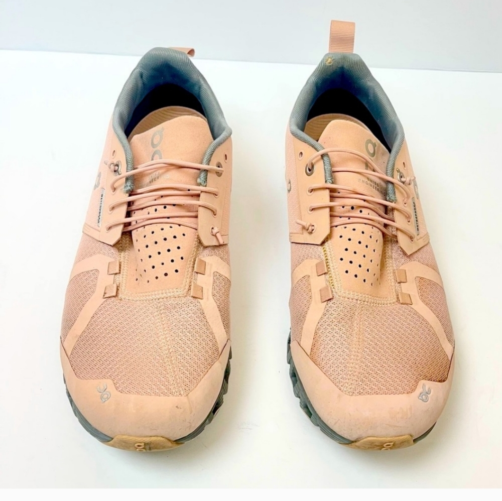 On Cloud women shoes